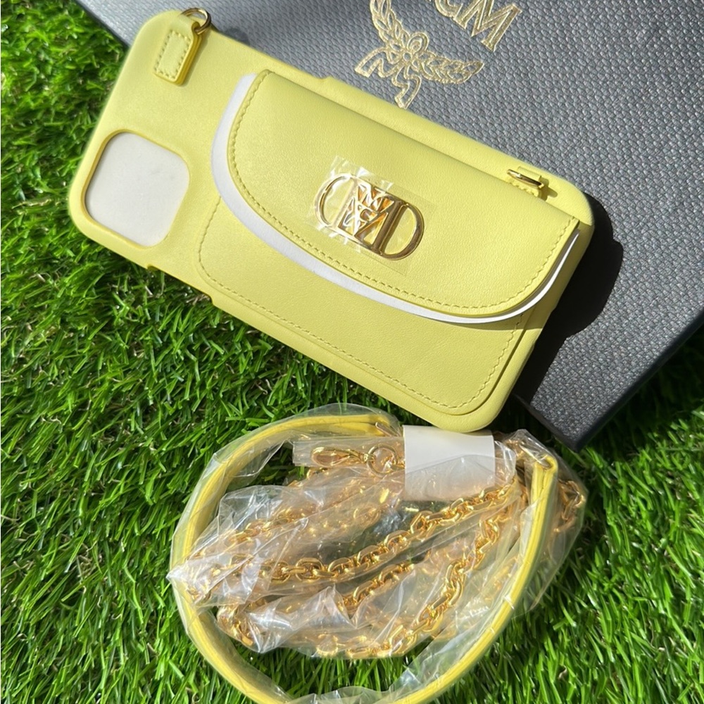 📱🟢NWT MCM Mode Travia iPhone 12/12 Pro Case with Pocket and Strap